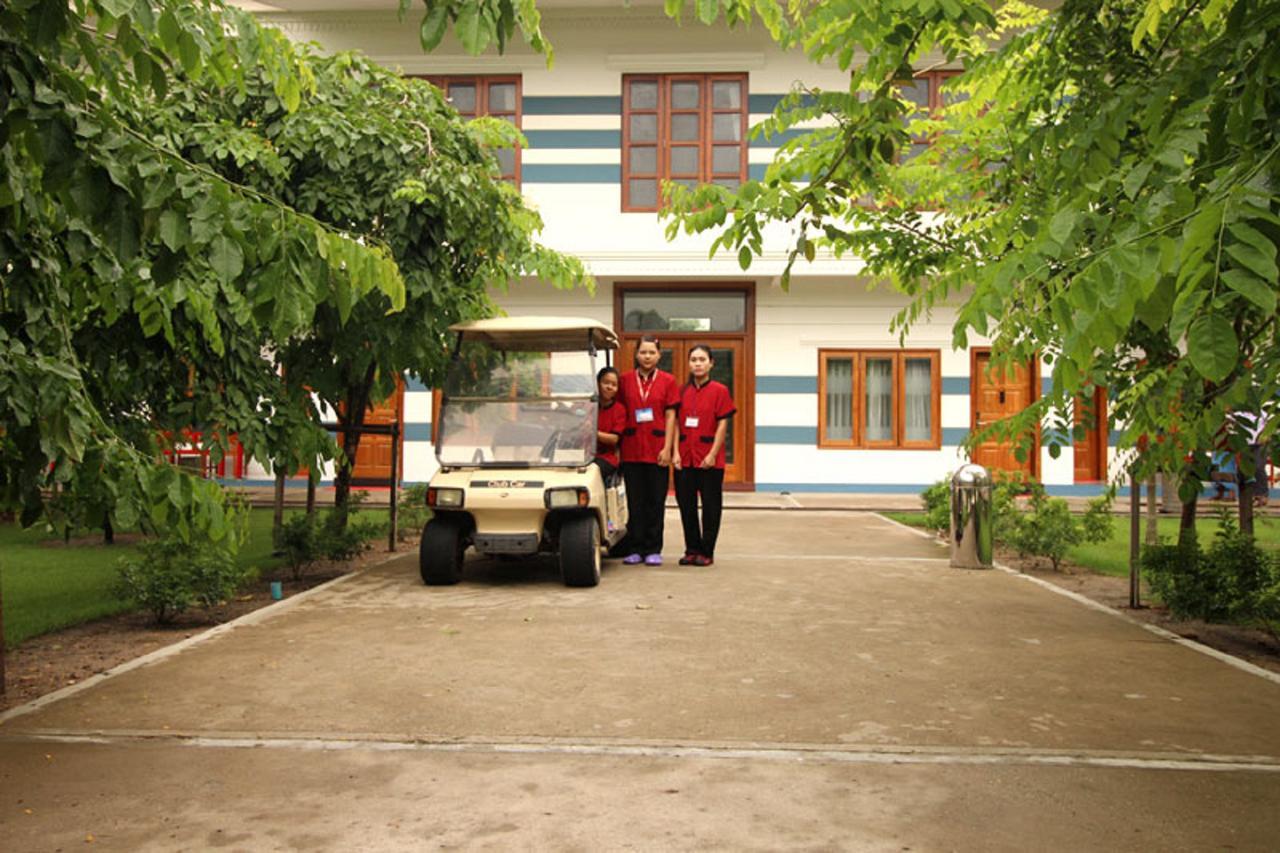 Myanmar Life Hotel Yangón Exterior foto