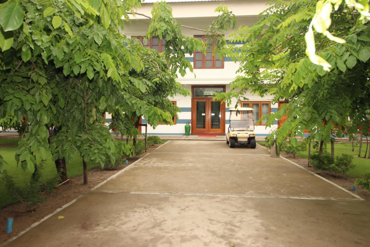 Myanmar Life Hotel Yangón Exterior foto
